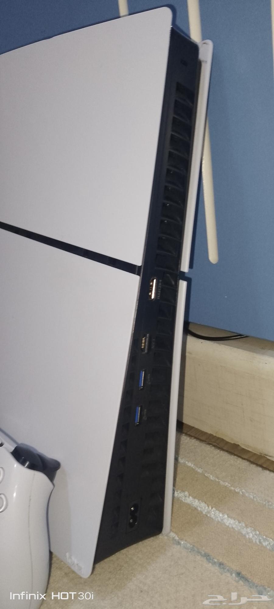 PS5 for sale with controller and cables, controller is damaged but works fine64415424520195111