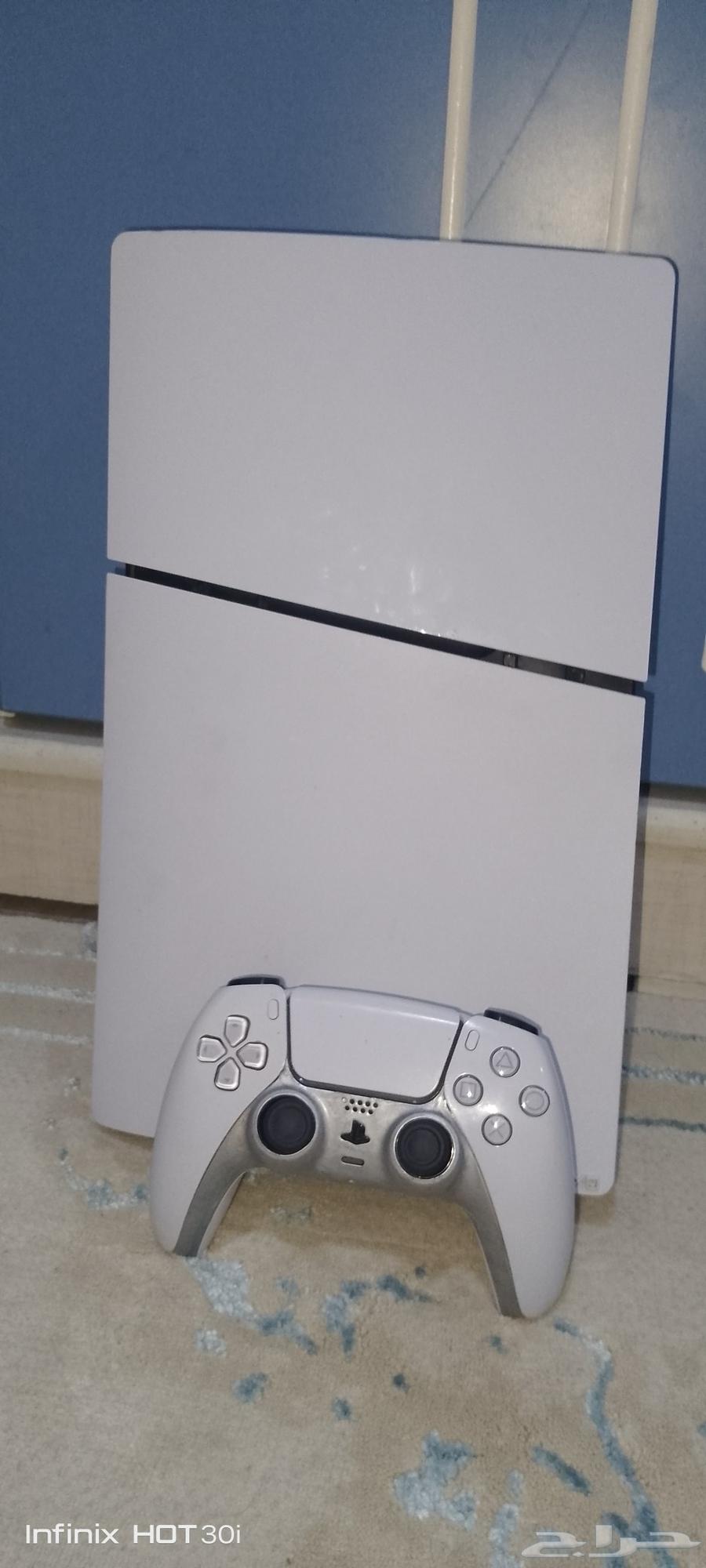 PS5 for sale with controller and cables, controller is damaged but works fine64415424520195110