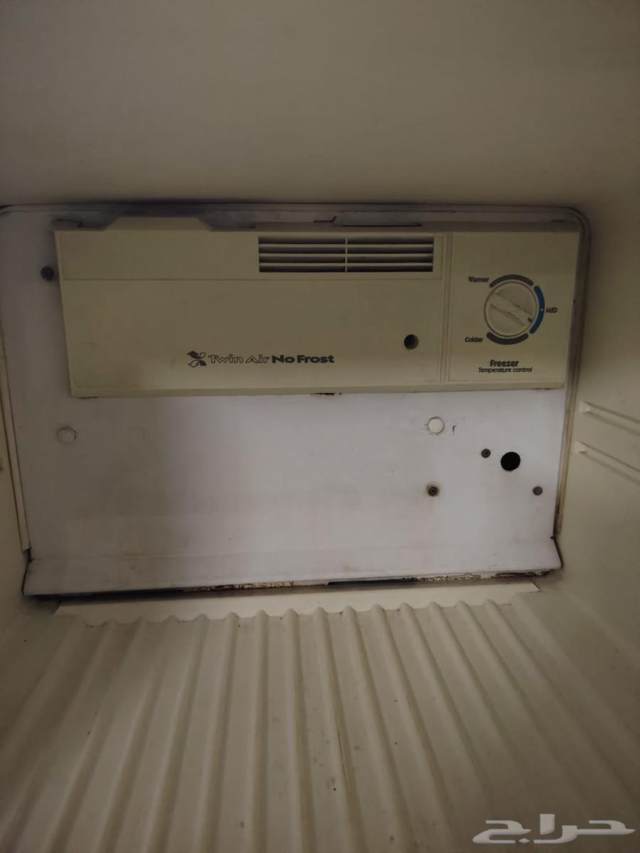 Medium-sized refrigerator64413379244930113