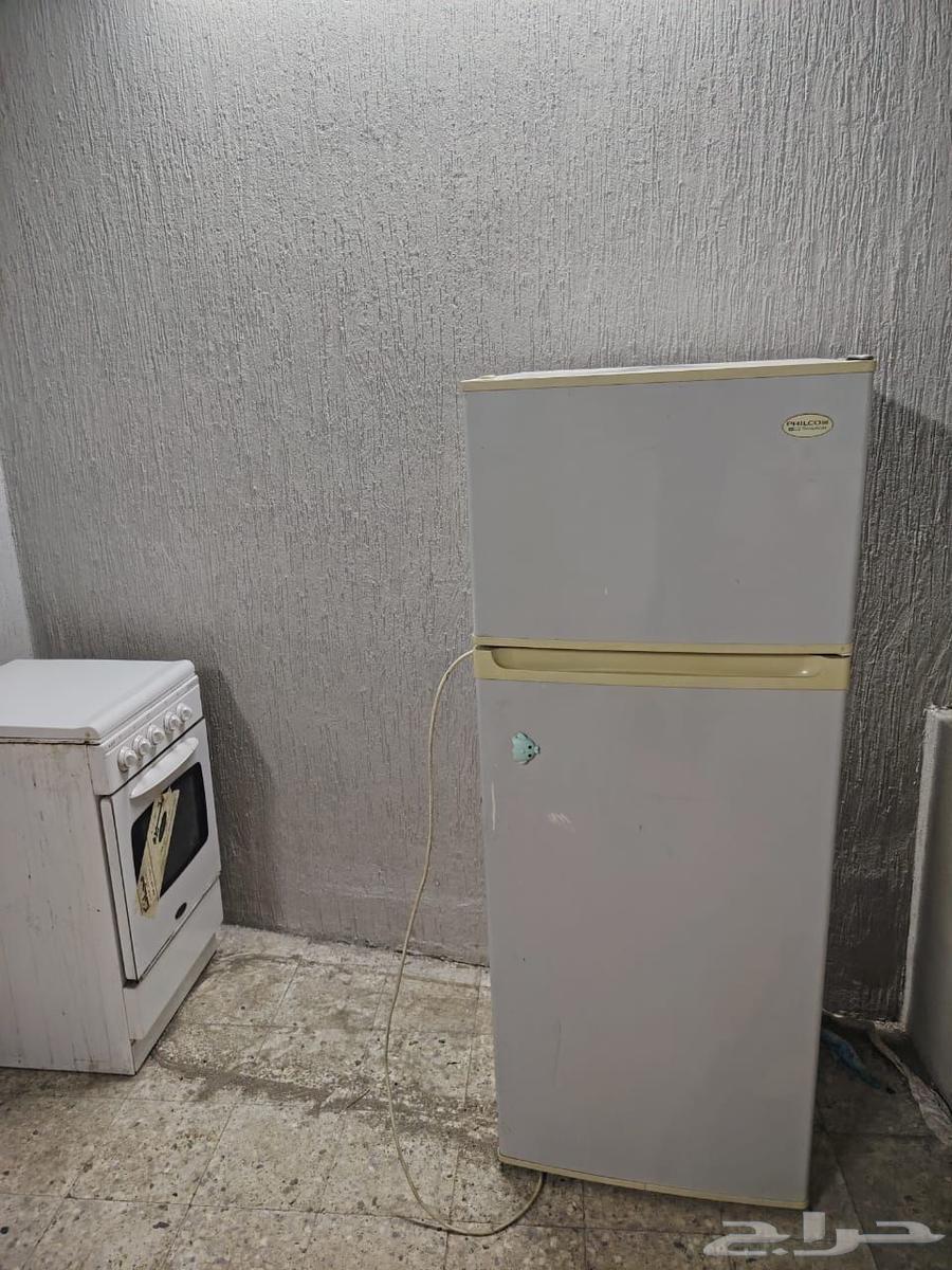 Medium-sized refrigerator64413379244930114