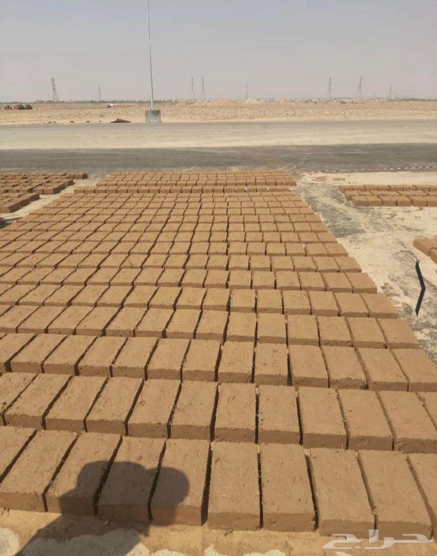 متخصص في أعمال التراث الطين القديم64164323668865114