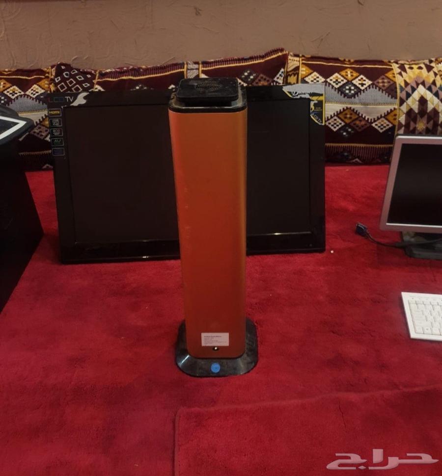 Computer with screen and 32-inch TV with diffuser64423877608963110