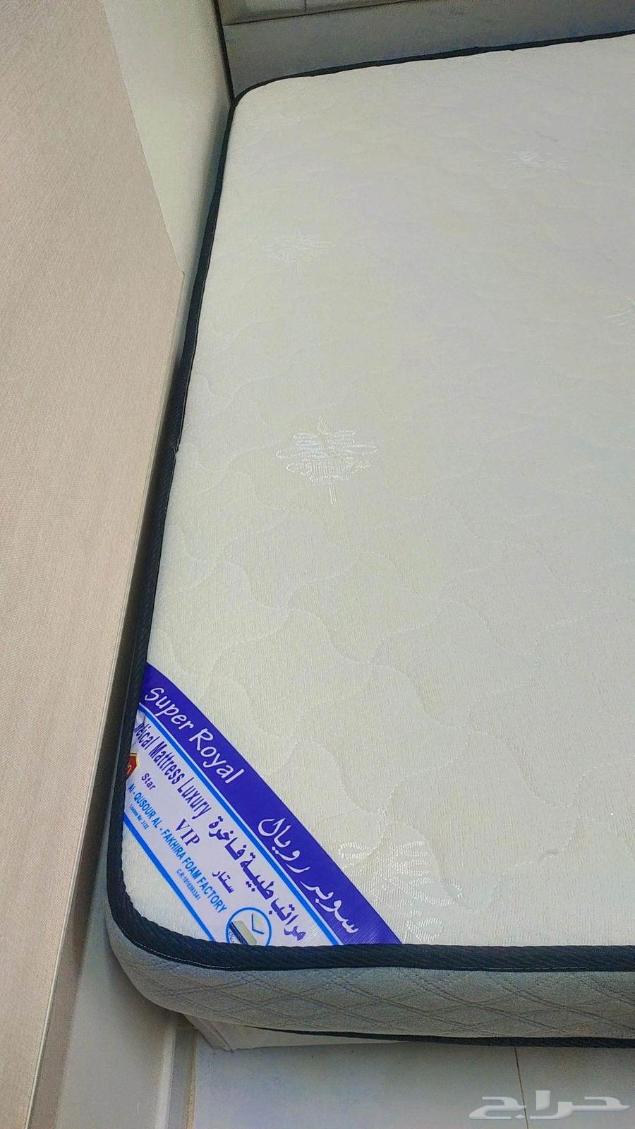 سرير بحاله جيده جدااا مع مرتبه ممتازه64421892840835110