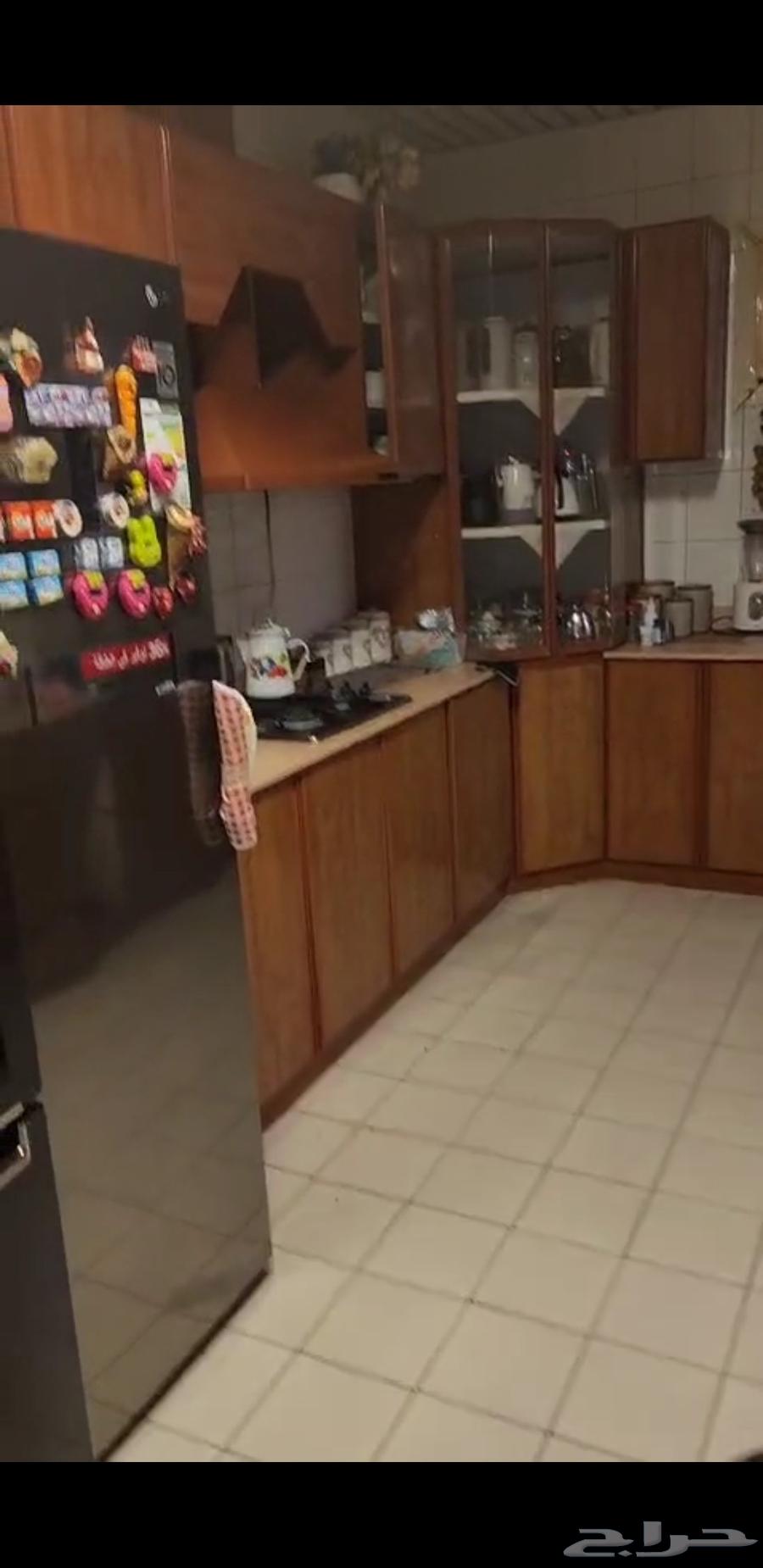 مطبخ المنيوم مع سطح غاز اربعه اعين وشفاط للبيع64421364289409110