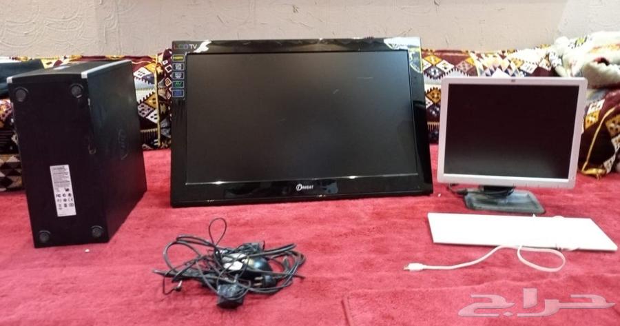 Computer with screen and 32-inch TV with diffuser64423877608963111