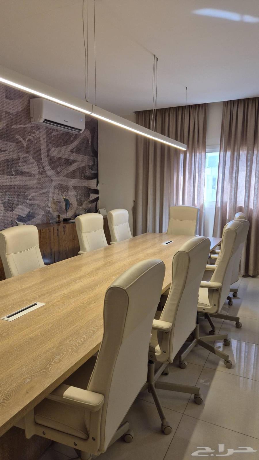 Meeting table with 11 chairs64420932306177110