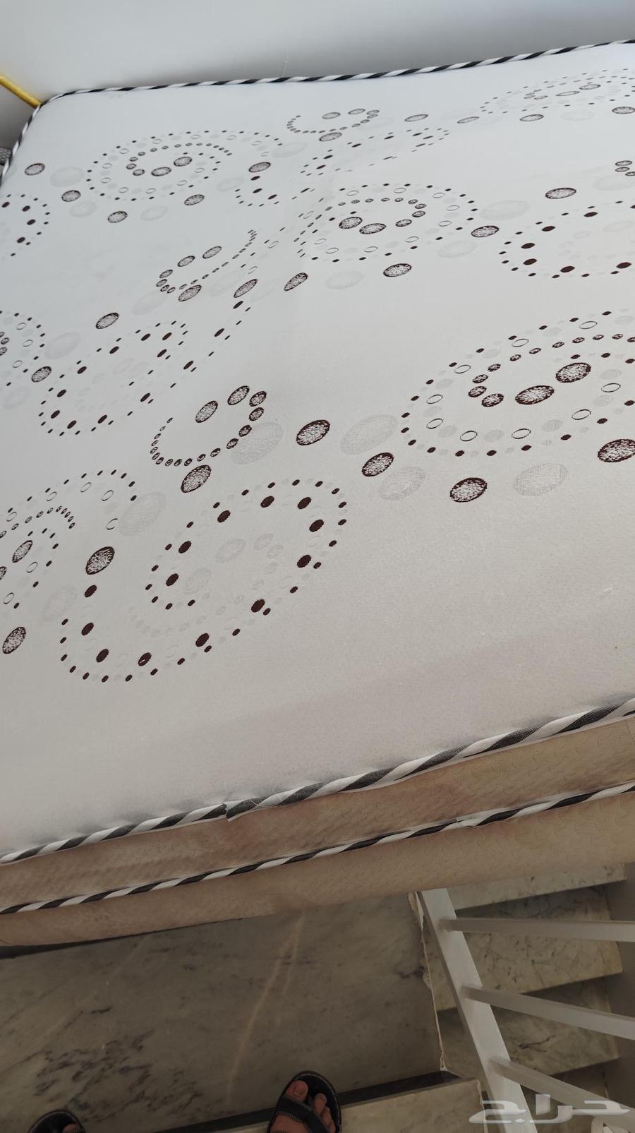 A clean 2-meter long, 160 cm wide mattress, no stains, new, reason for sale64422503227394111