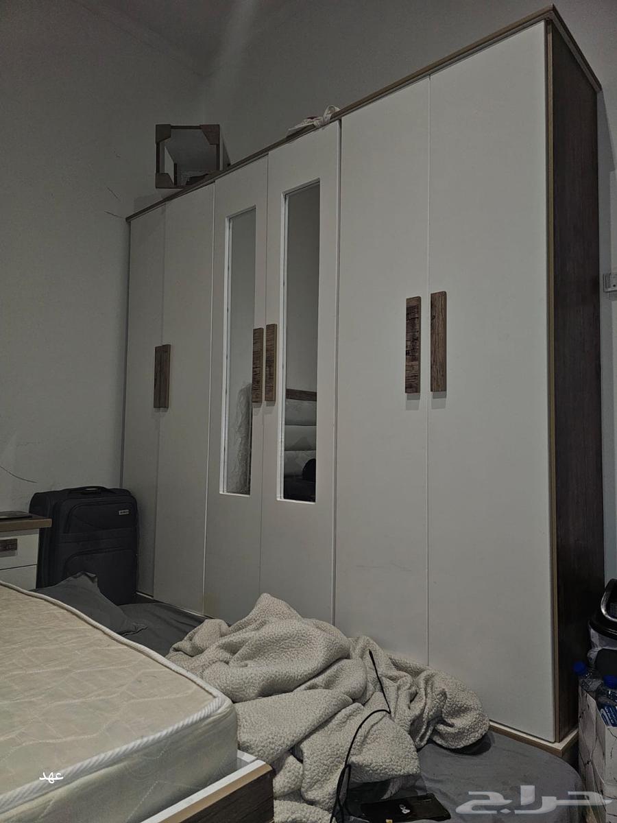 There is a new traditional bedroom with new bedding, oven, gas cylinder, and washing machine64424078921474111