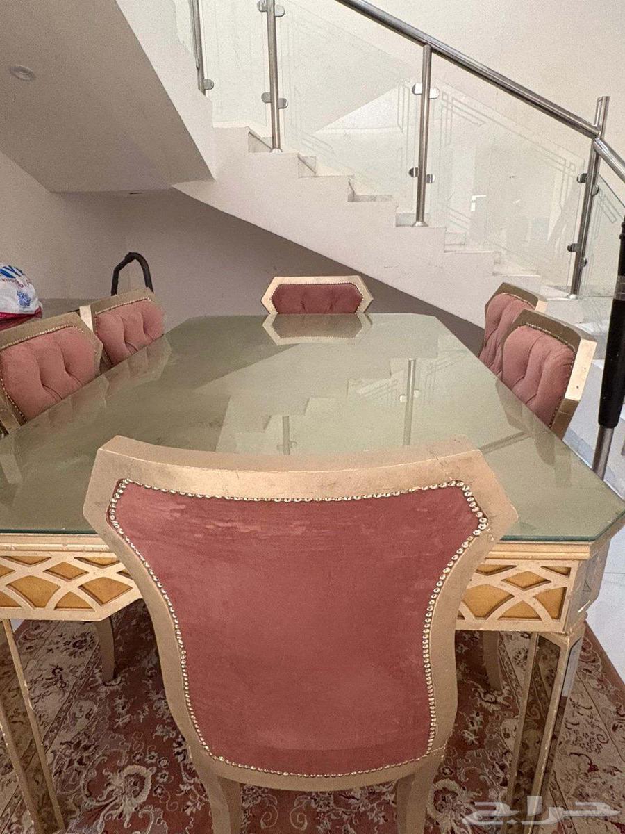 Dining table and sofa64421255945089111