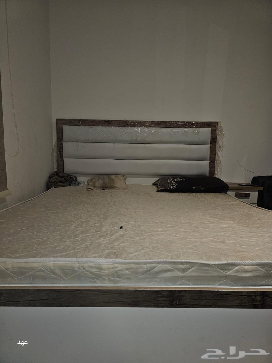 There is a new traditional bedroom with new bedding, oven, gas cylinder, and washing machine64424078921474110