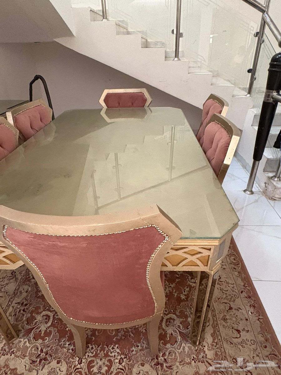 Dining table and sofa64421255945089110