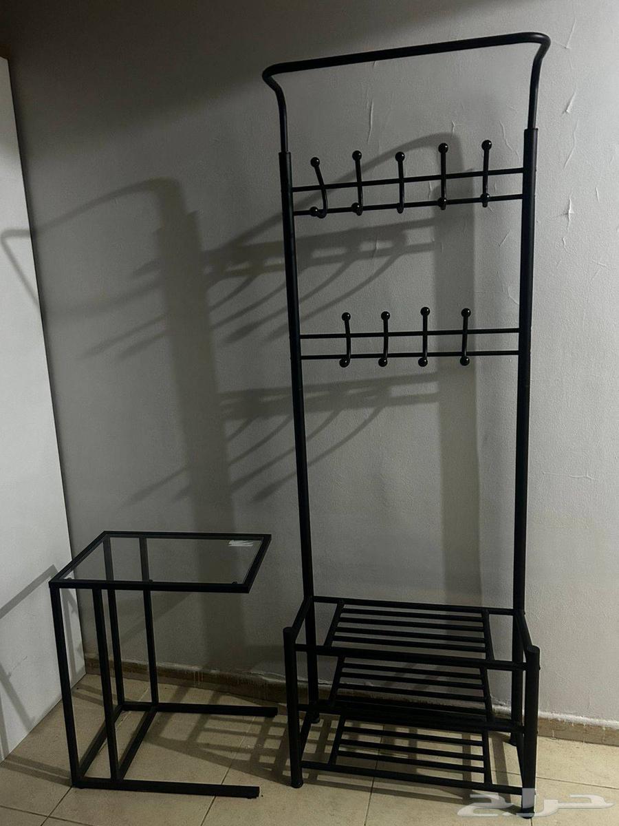 علاقة وطاولة جانبية من ايكيا64425837949826110