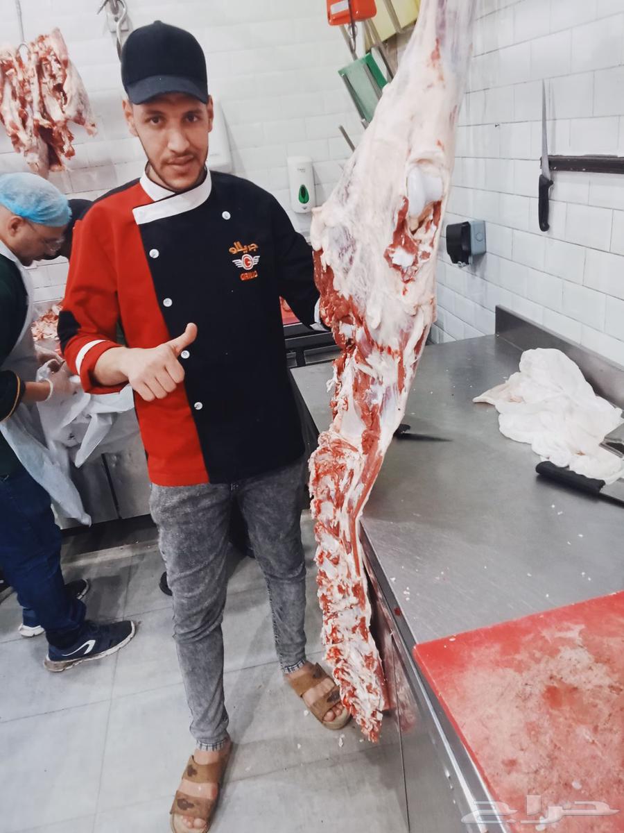 Egyptian butcher specializing in sheep and calf offal, cutting and detailing64142806050946110