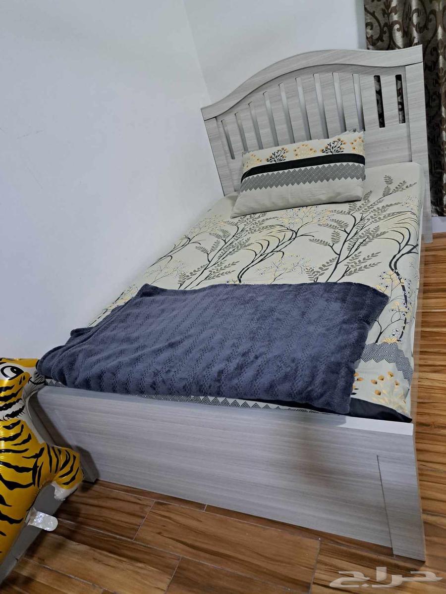 Graco stroller and 1 single bed for urgent sale64425972888963111