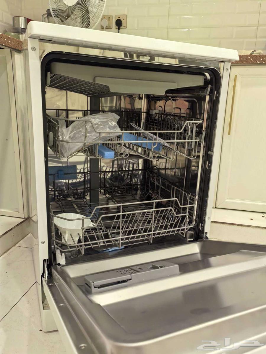 New dishwasher, reason for sale is that its size does not fit the kitchen64423877624579114
