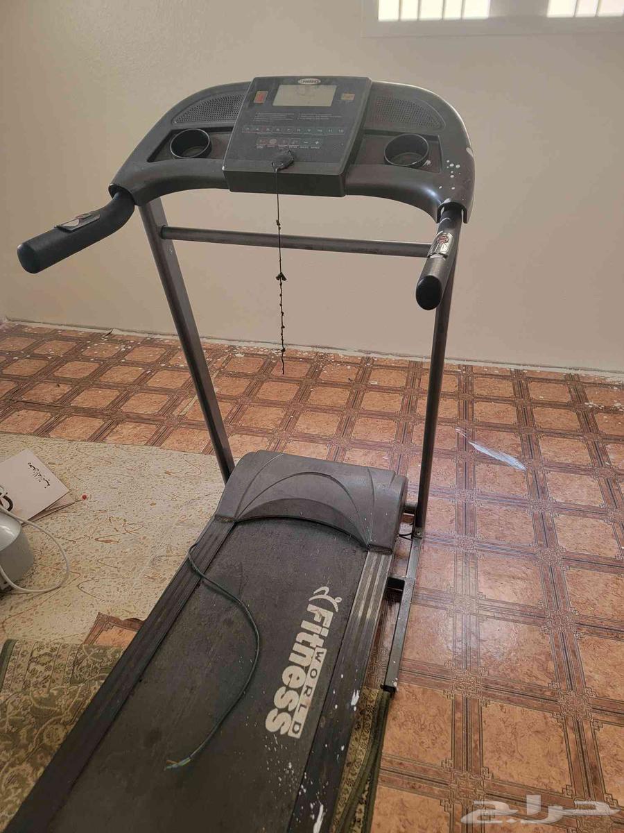 Treadmill and vibration machine for athlete for sale, vibration machine is in good condition no issues,64422558012289111