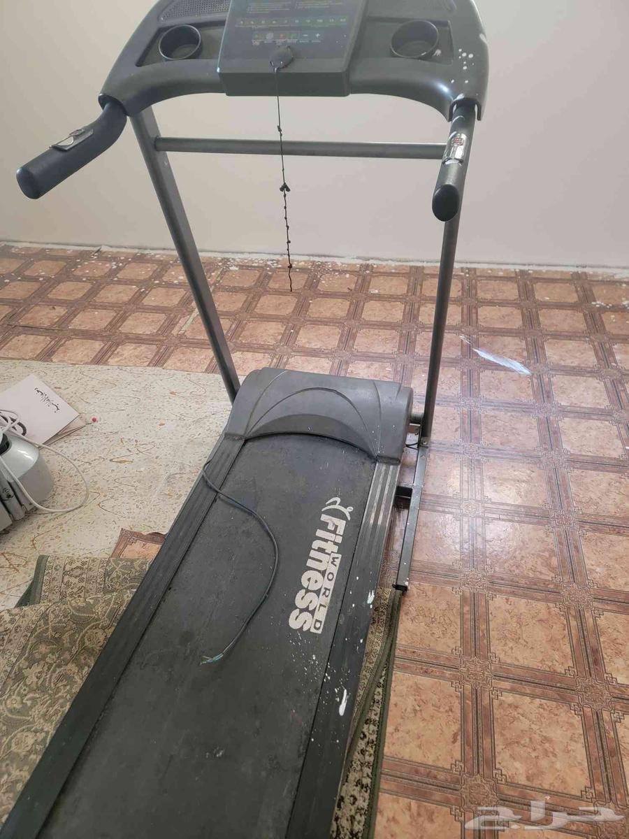 Treadmill and vibration machine for athlete for sale, vibration machine is in good condition no issues,64422558012289110