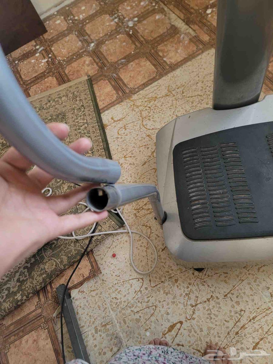 Treadmill and vibration machine for athlete for sale, vibration machine is in good condition no issues,64422558012289114