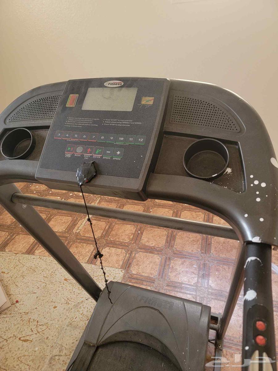 Treadmill and vibration machine for athlete for sale, vibration machine is in good condition no issues,64422558012289113