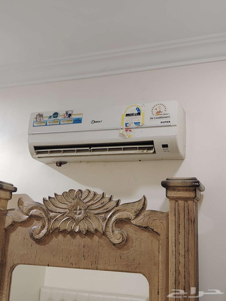 مطبخ نضيف ومغسله الخلاط جديد المكيف طن ونص يبغى له فريون64423408738817112