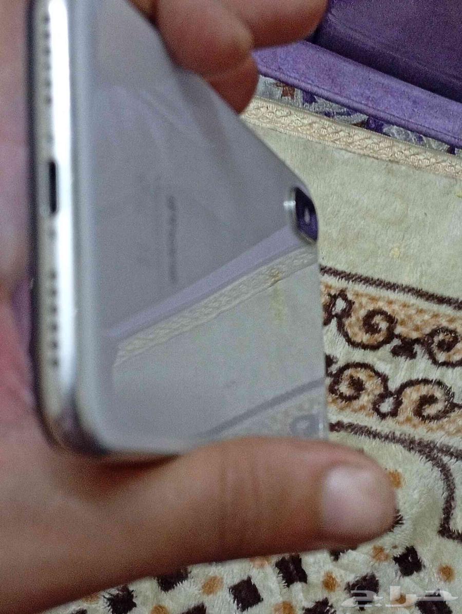 ايفون اكس لون ابيض في الكسر خفيف وراء كسر قدام كل شيء وكاله64419892587907110