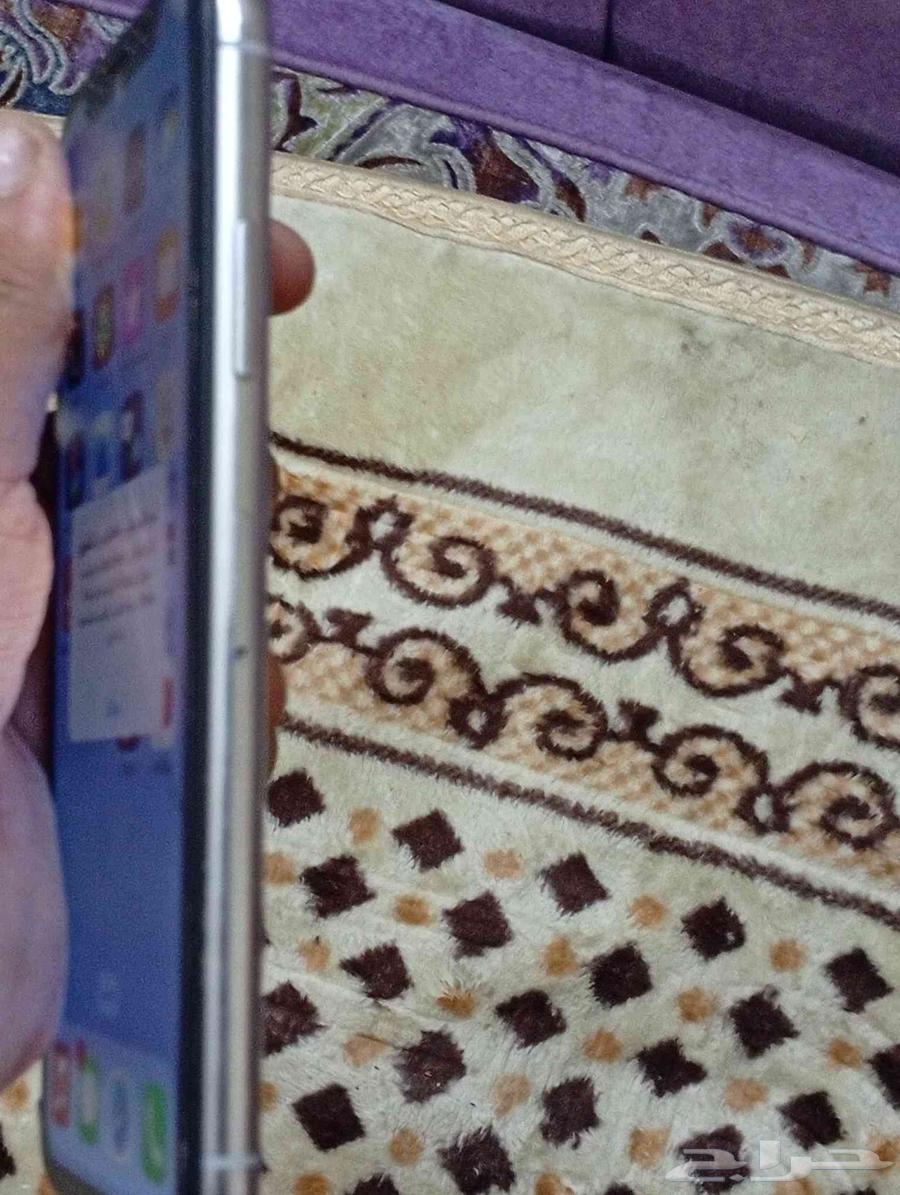 ايفون اكس لون ابيض في الكسر خفيف وراء كسر قدام كل شيء وكاله64419892587907111