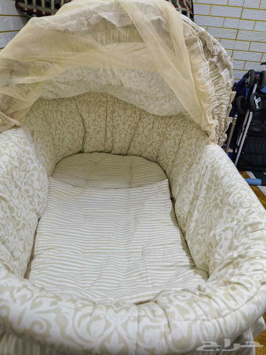 سرير اطفال 2 كرسي سيارة اطفال العاب كل الاغراض 100 ريال64421648590465113