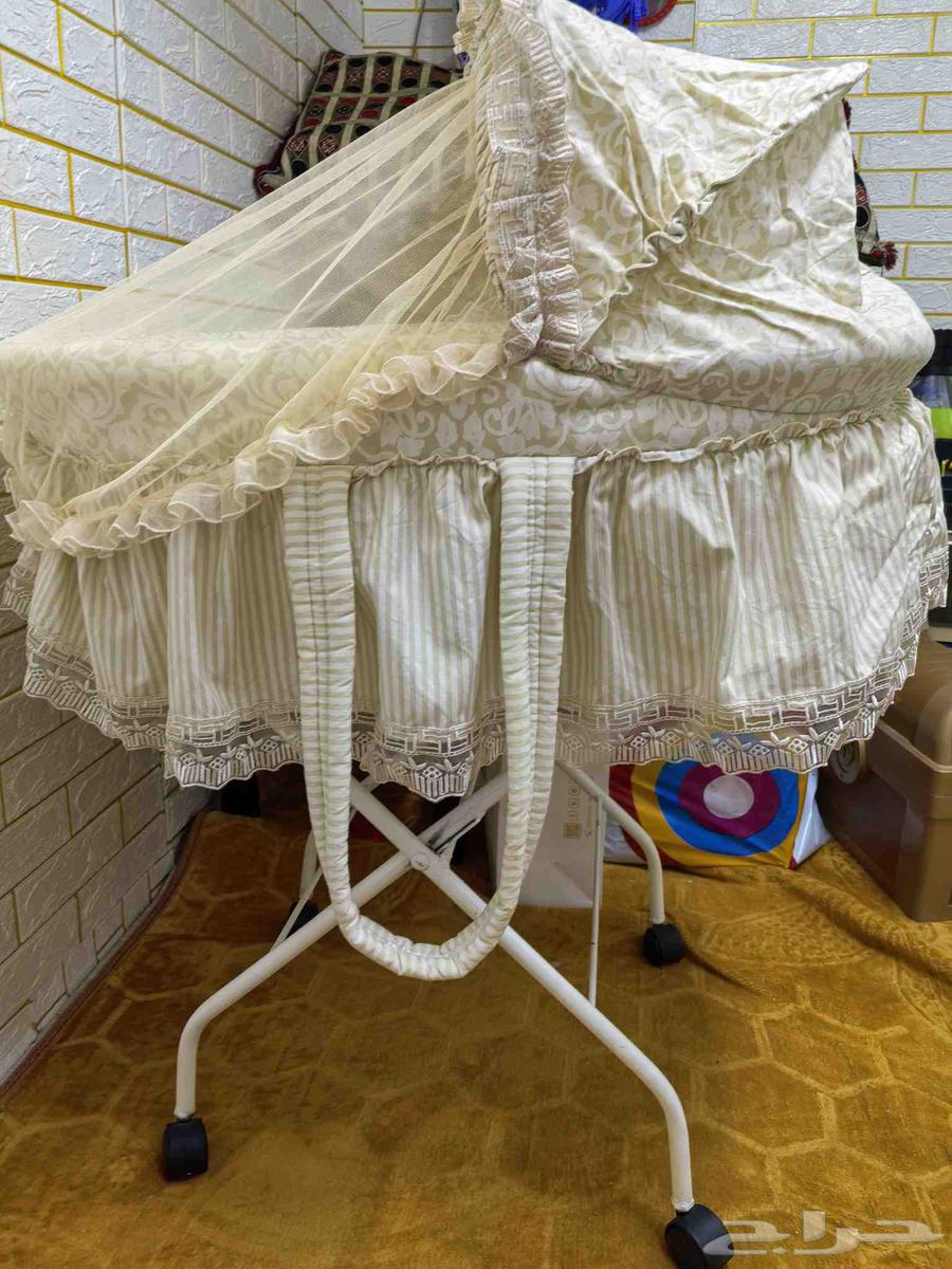 سرير اطفال 2 كرسي سيارة اطفال العاب كل الاغراض 100 ريال64421648590465112