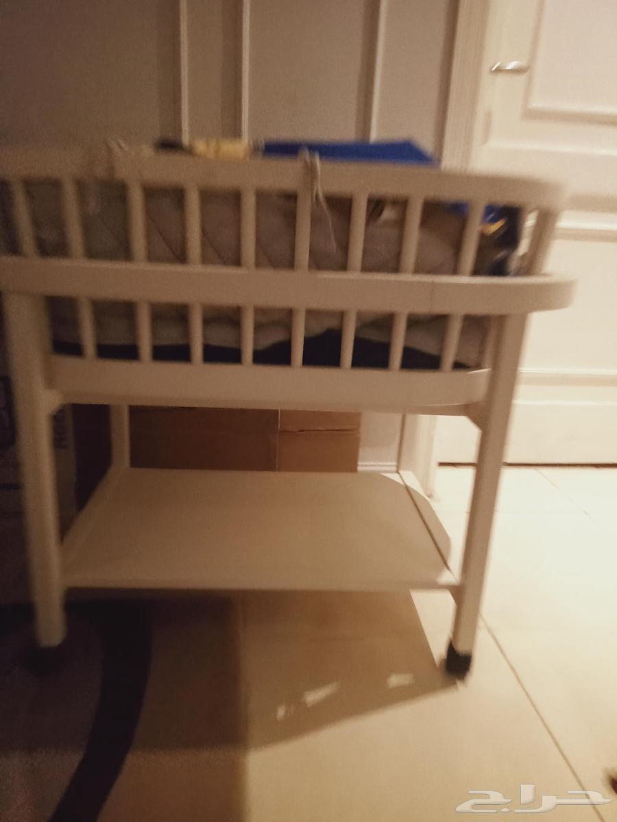 سرير اطفال خشب حاله ممتازه و وعجله اطفال حاله ممتازه ب 30064419878846466110