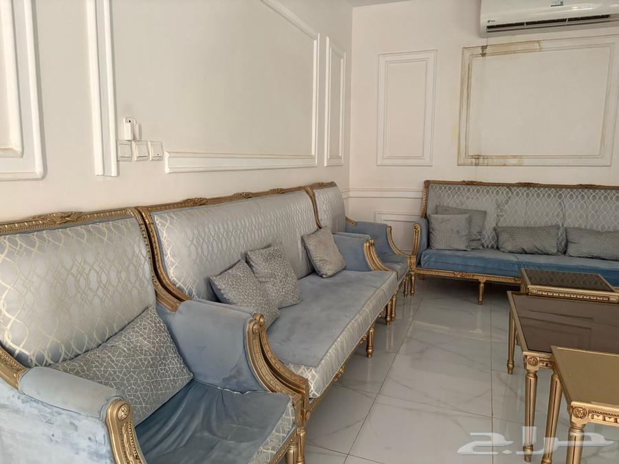 Dining table and sofa64421255945089114