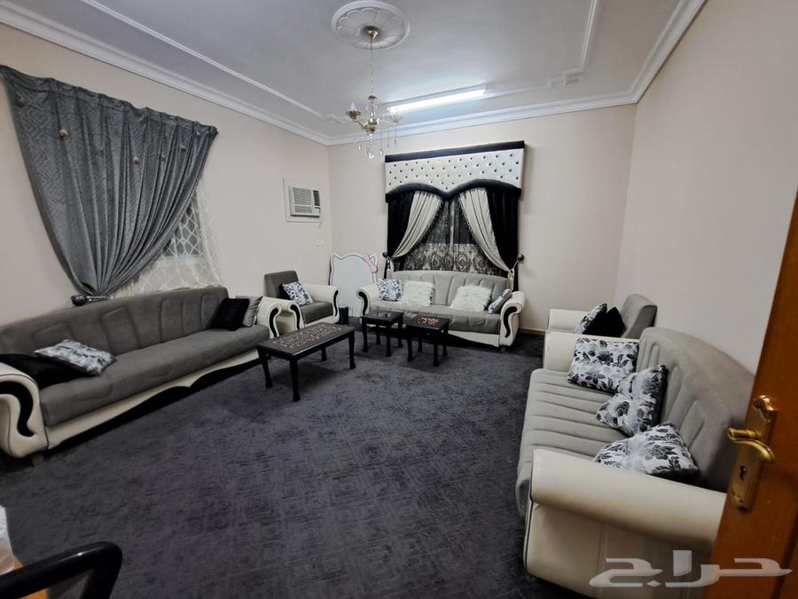 انتريه بحاله جيده بالستاير والطاولات64425610390529111