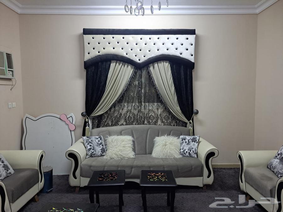 انتريه بحاله جيده بالستاير والطاولات64425610390529113