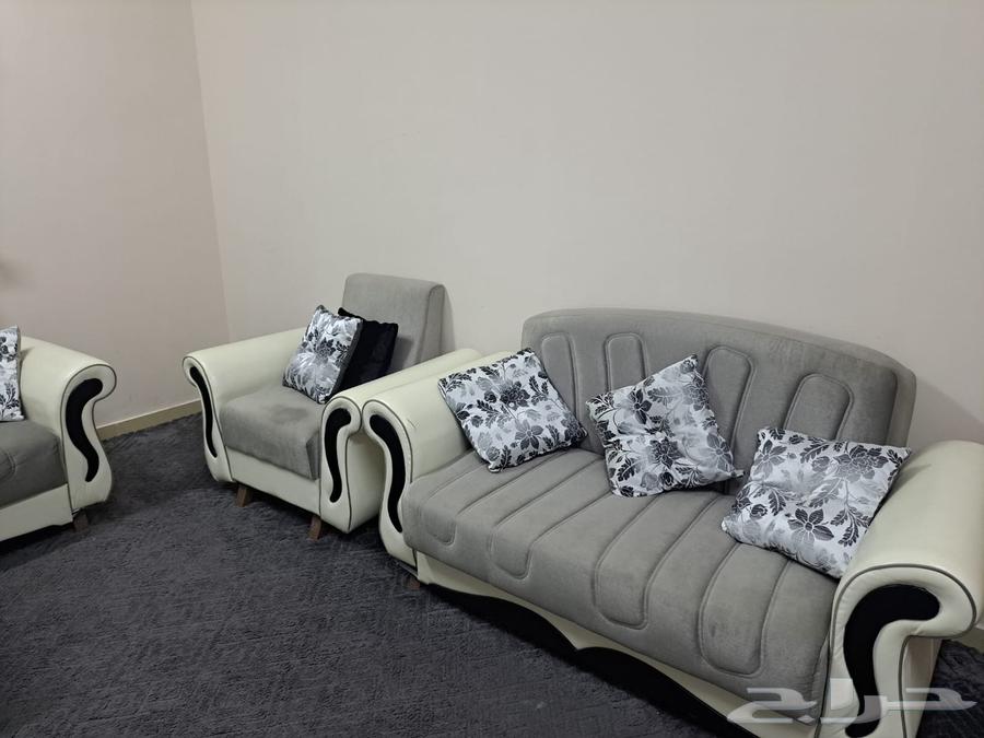 انتريه بحاله جيده بالستاير والطاولات64425610390529112