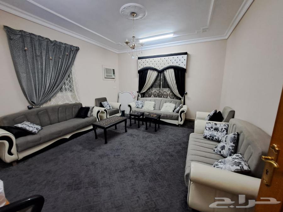 انتريه بحاله جيده بالستاير والطاولات64425610390529110