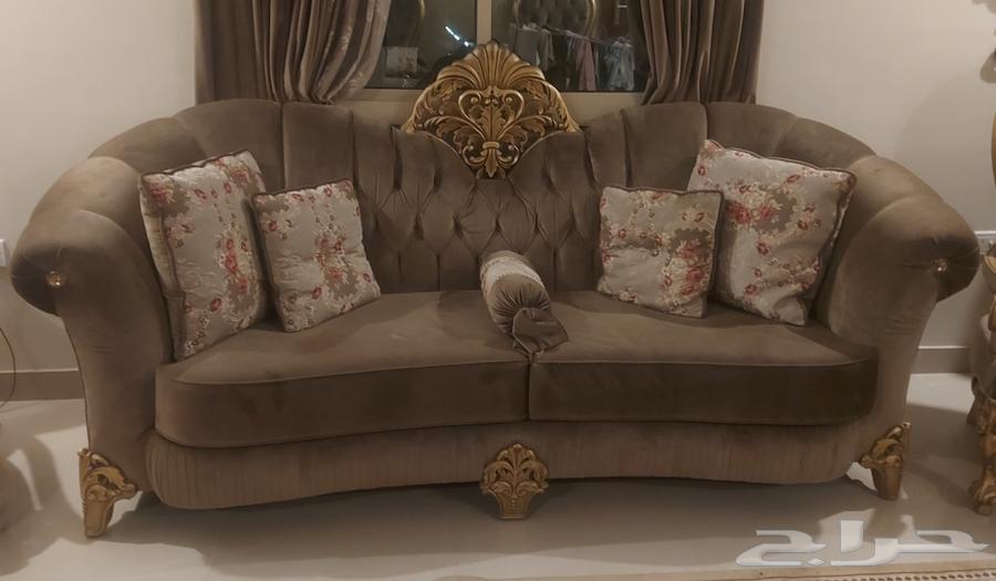 طقم كنب كلاسيك فاخر للبيع64425743891841111
