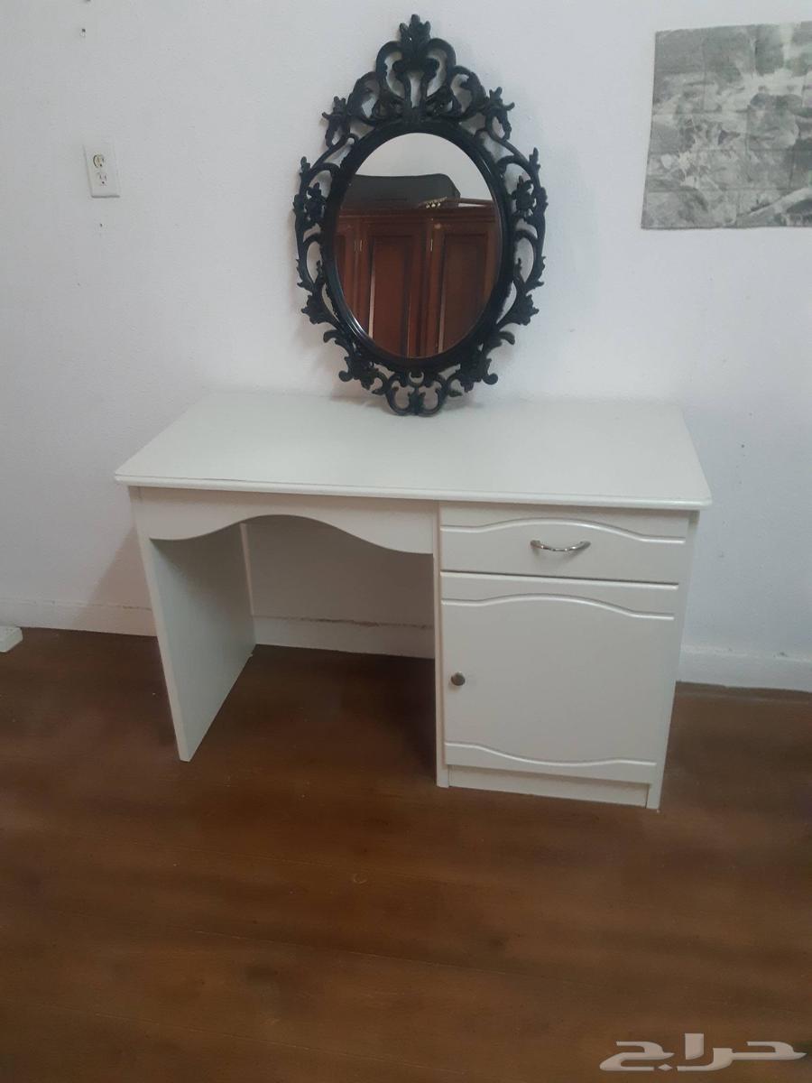 للبيع شاشه ومكتب ومكنسه وسجاده64422944310657112