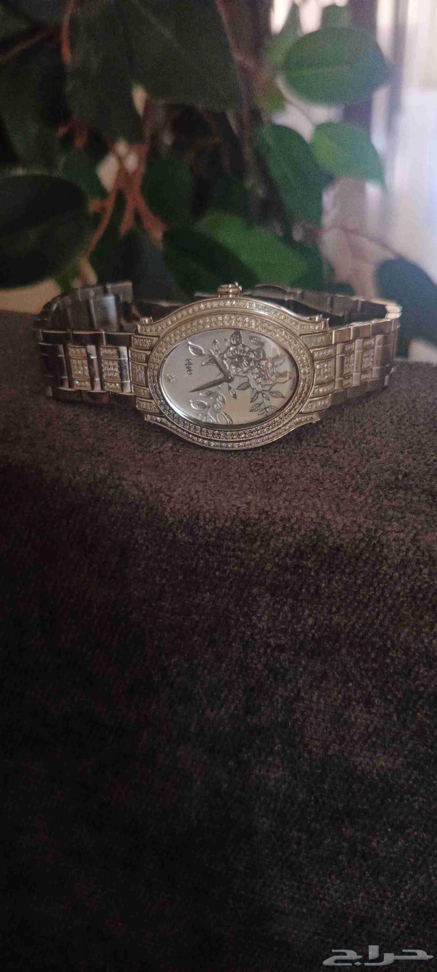 ساعه اصليه على السوم جديده لم تستعمل64422137371138110
