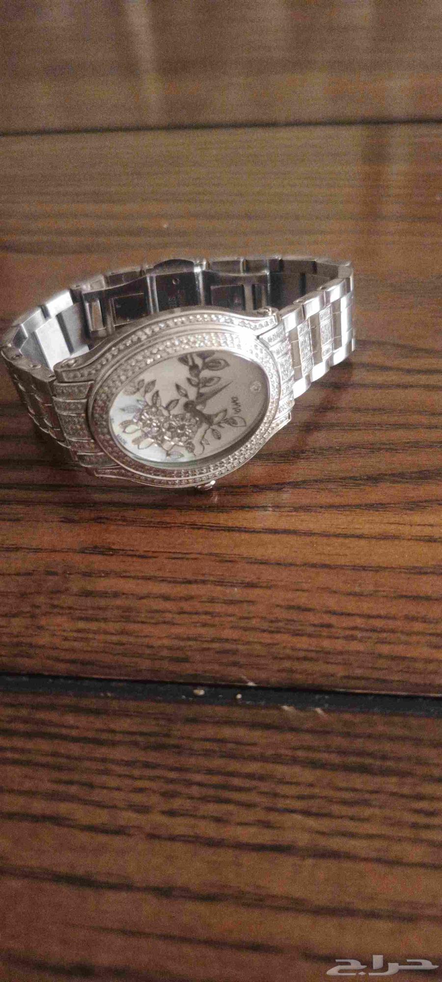 ساعه اصليه على السوم جديده لم تستعمل64422137371138111