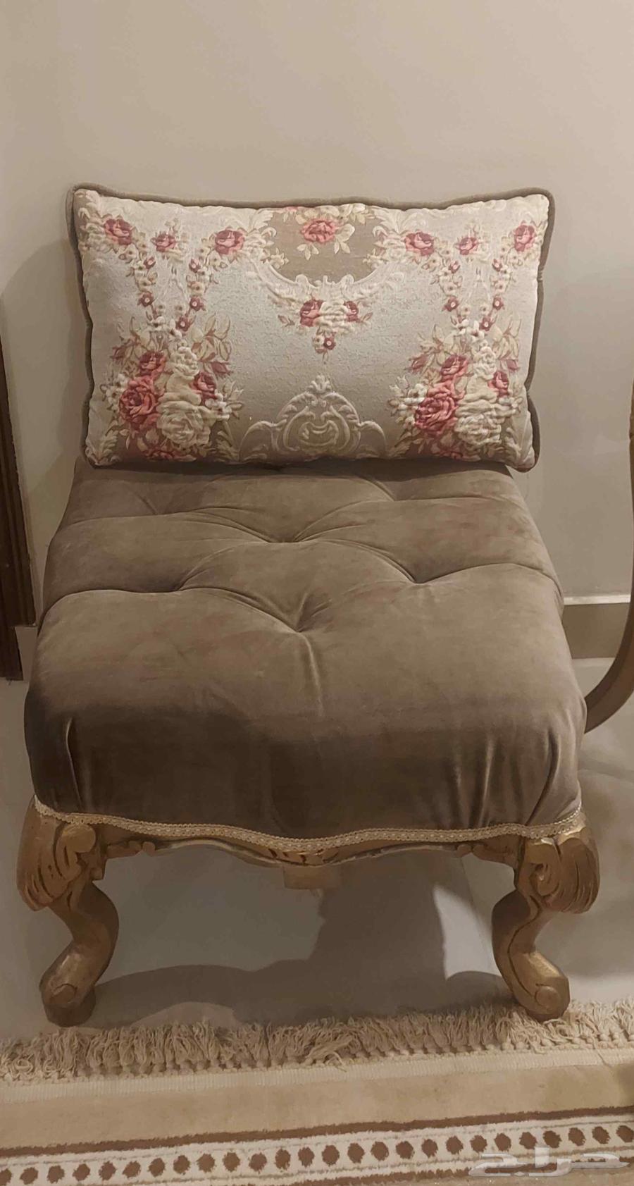 طقم كنب كلاسيك فاخر للبيع64425743891841112