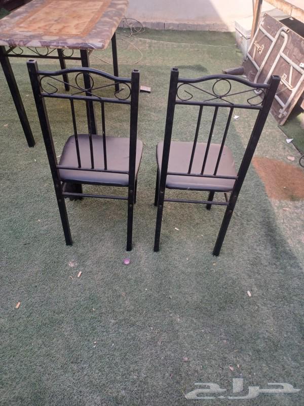 Dining table with two chairs64421013332866114
