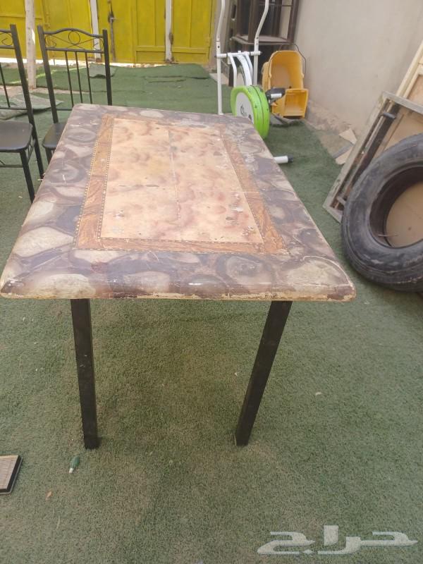 Dining table with two chairs64421013332866112