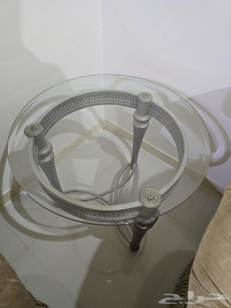 طقم كنب غير مستخدم للبيع مع طاولات الخدمه64424579673217112