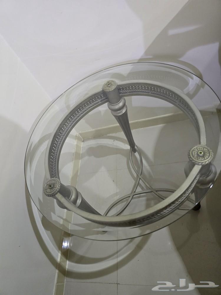 طقم كنب غير مستخدم للبيع مع طاولات الخدمه64424579673217113