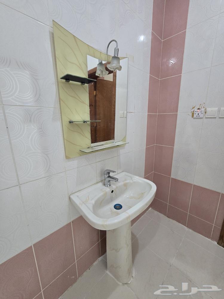 Sinks and Chandeliers64425300457986112