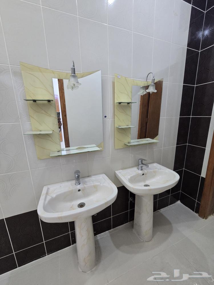 Sinks and Chandeliers64425300457986110