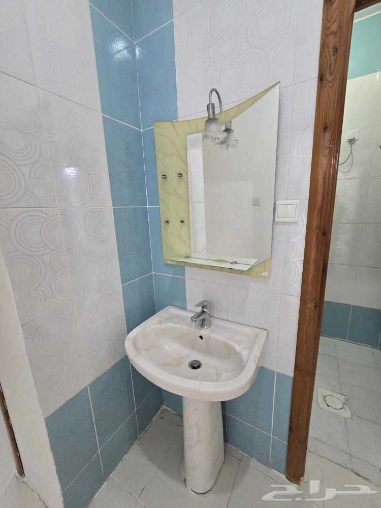 Sinks and Chandeliers64425300457986111