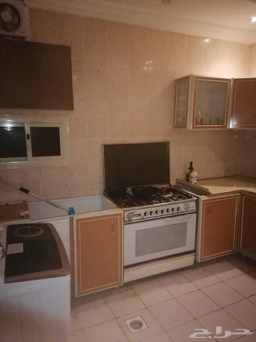 دولاب مطبخ 8 متر تقريبا وكنب ارضي نظيف 6 قطع64420553265537110