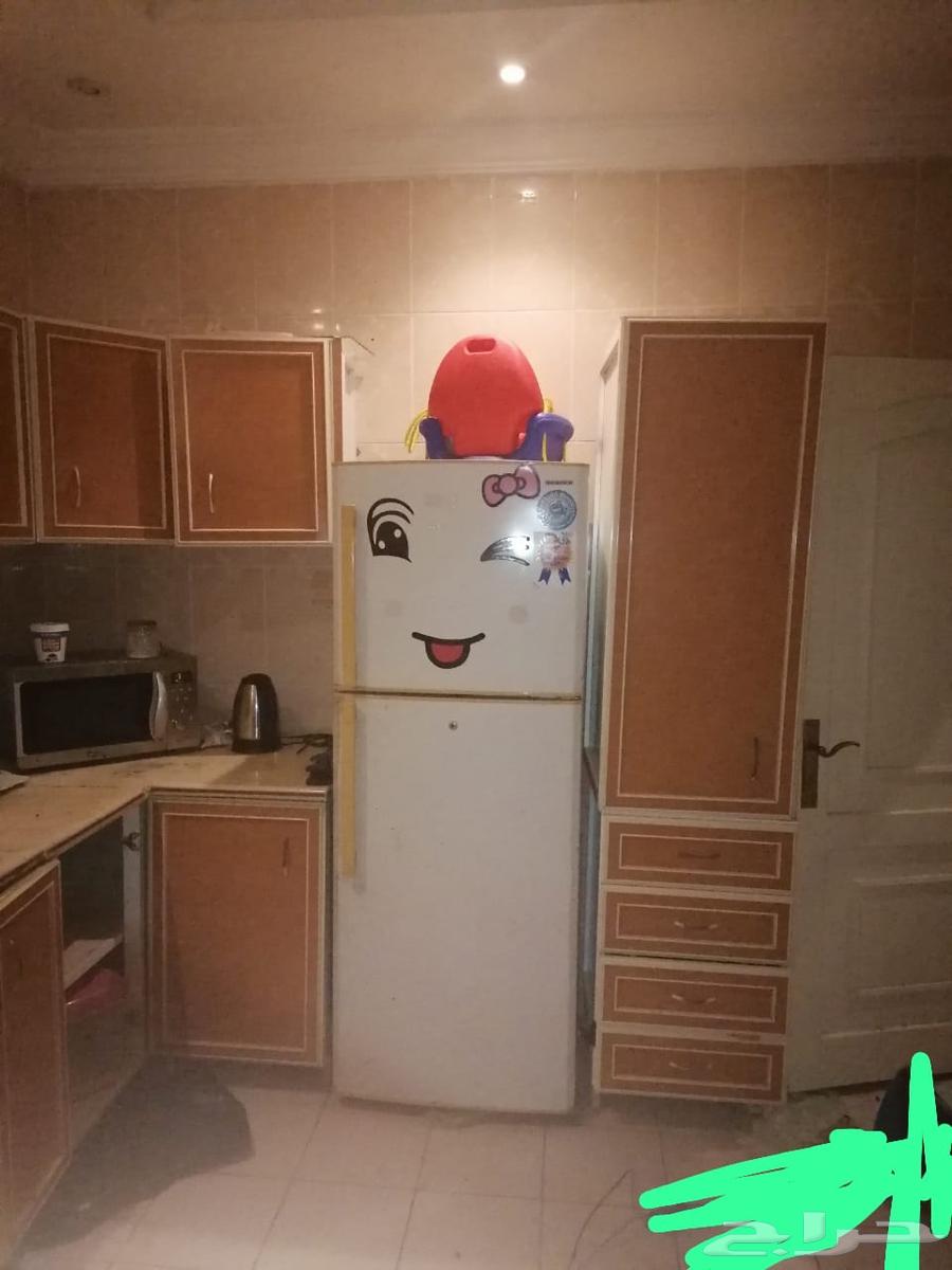 دولاب مطبخ 8 متر تقريبا وكنب ارضي نظيف 6 قطع64420553265537112