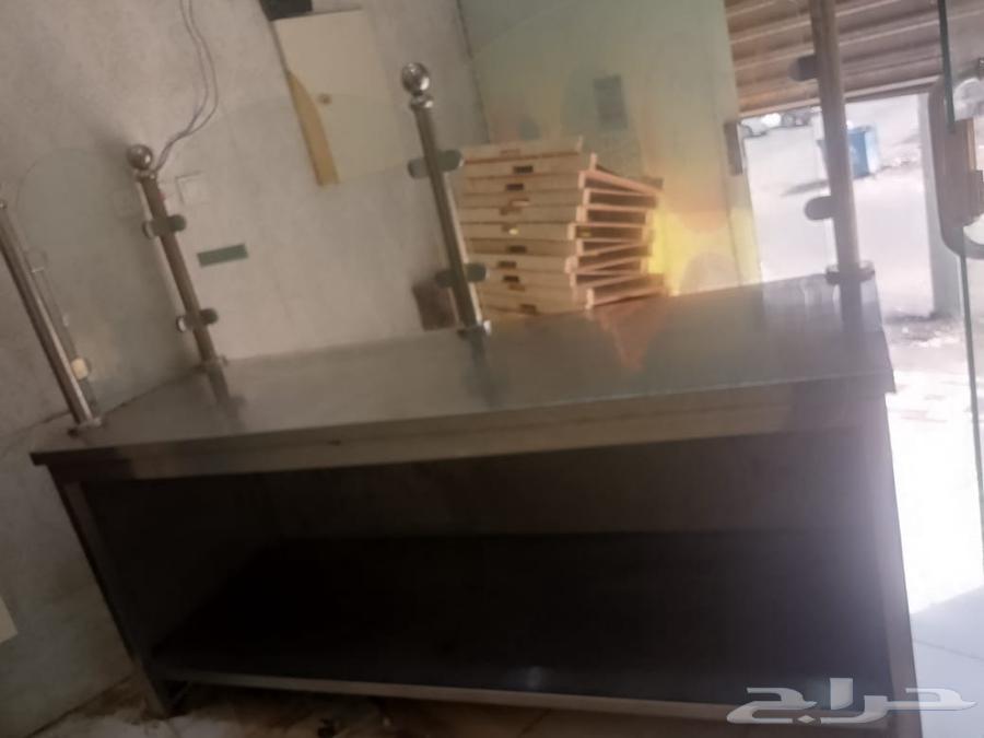 Stainless steel table with stainless steel enclosure on all sides, two meters in diameter64429708490625111