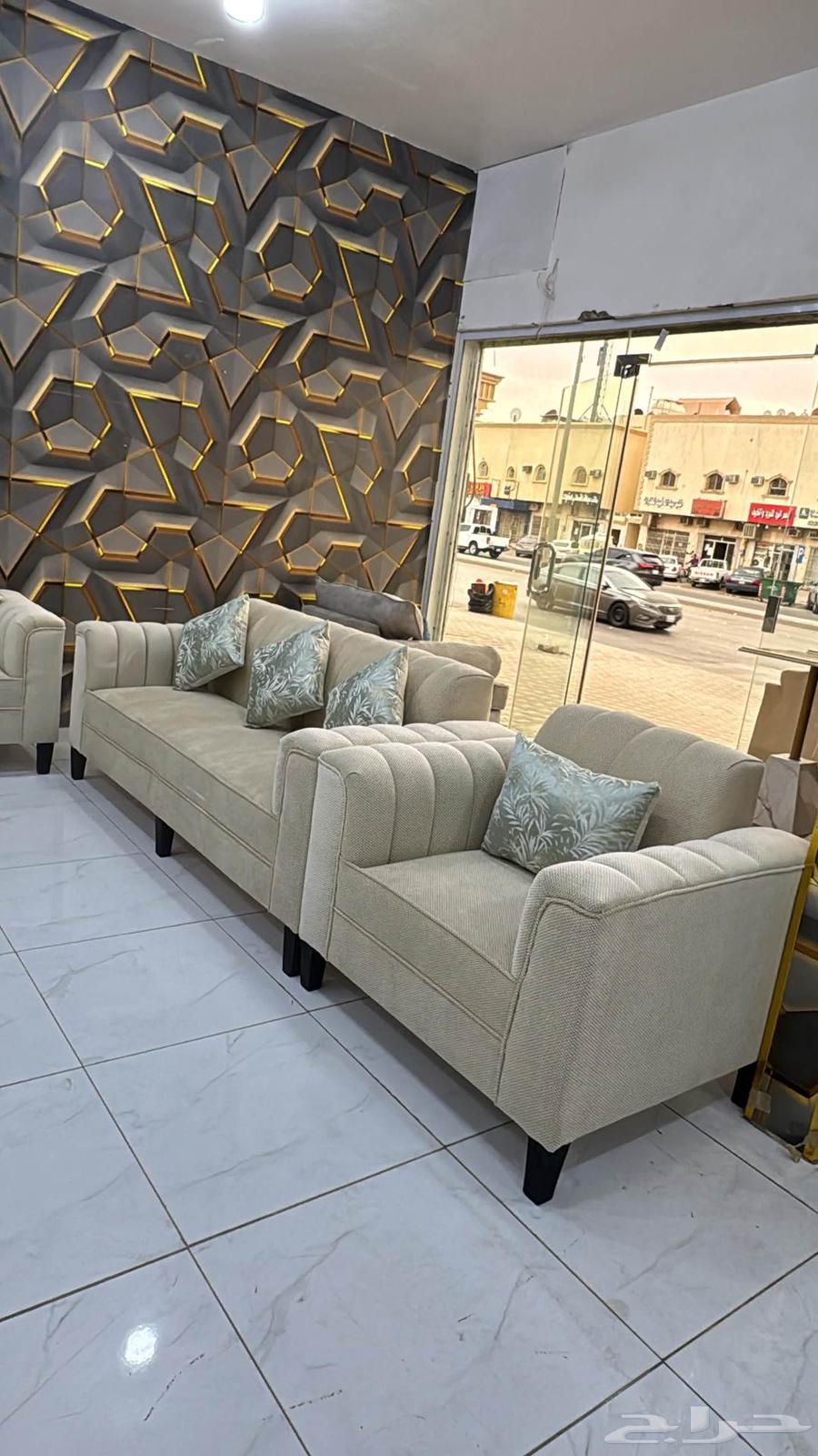 11-Person Sofa Set, Three Triple Pieces and Two Single Pieces64428820404481111